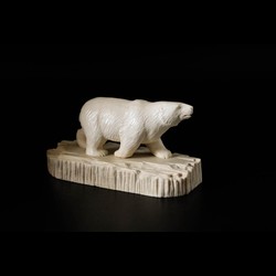 скульптура "белый медведь"