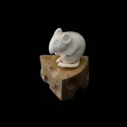 скульптура "мышонок на сыре"